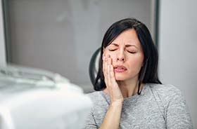 Pained woman visiting her New Haven emergency dentist